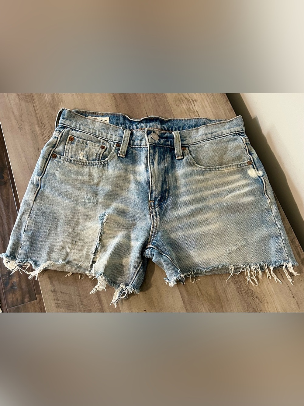 Levi’s Premium Hi-Ball High Rise Cutoff Shorts W30 Light Wash Distressed Denim - Picture 2 of 10